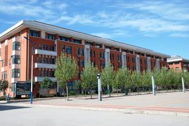 鹤壁能源化工职业学院